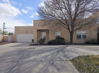 422 Phoenix Ave NW, Albuquerque, NM 87107