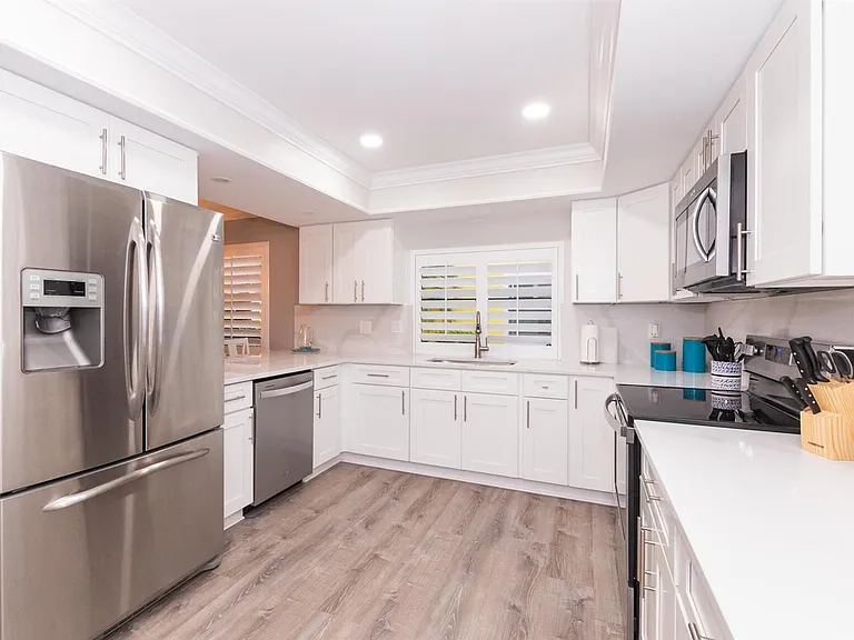 4041 NE Breakwater Dr — Photo 17