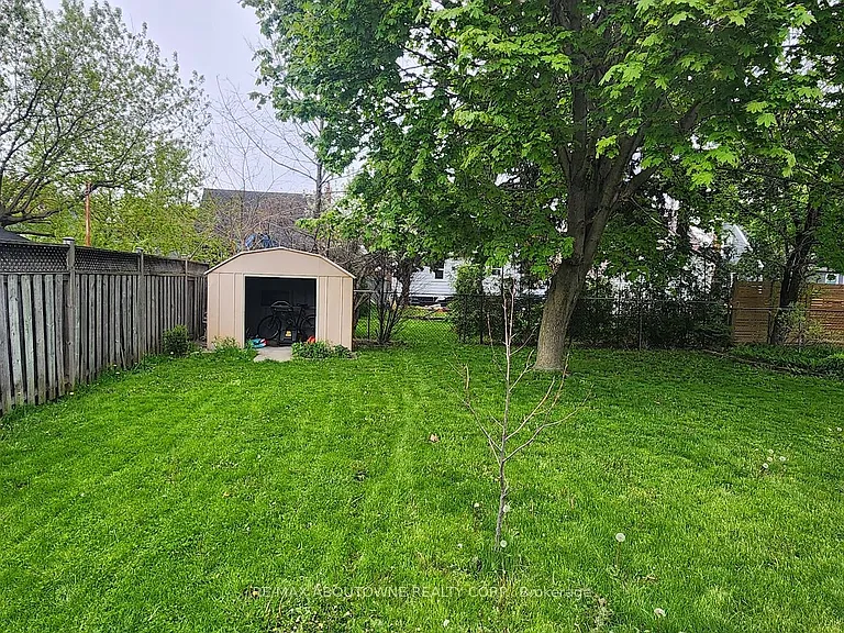295 Queensdale Ave E — Photo 14