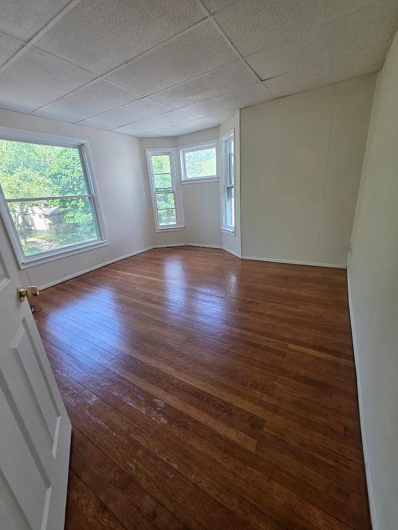 189 Parsells Ave - 189 Parsells Ave — Photo 2