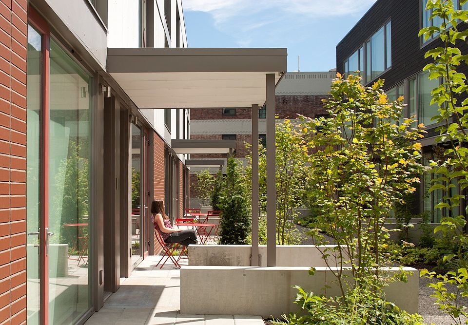 1st image of 711 Bellevue Ave E APT 105