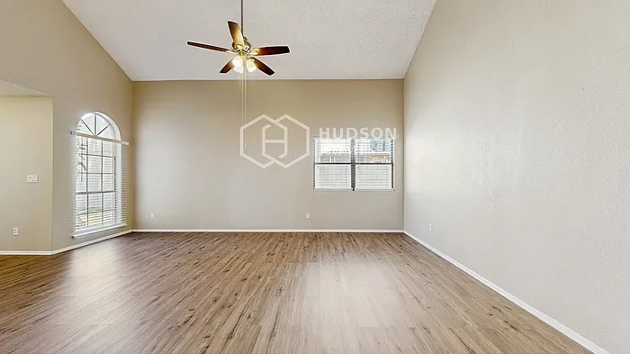 3 bed, 2.5 bath, 1644 sqft, $2,149 — Photo 4