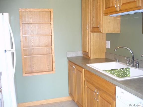 3rd image of 25236 Potomac Dr