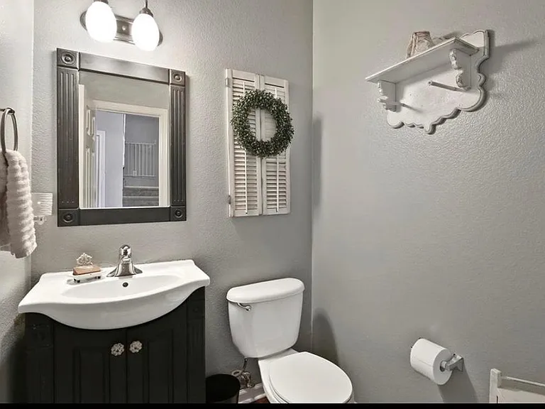 7585 Ravenhill Dr — Photo 6