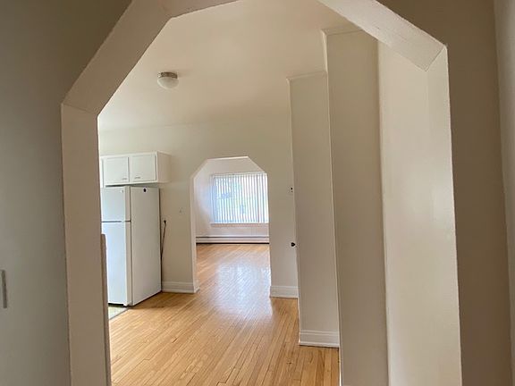 5th image of 605 W Hoover Ave APT 3