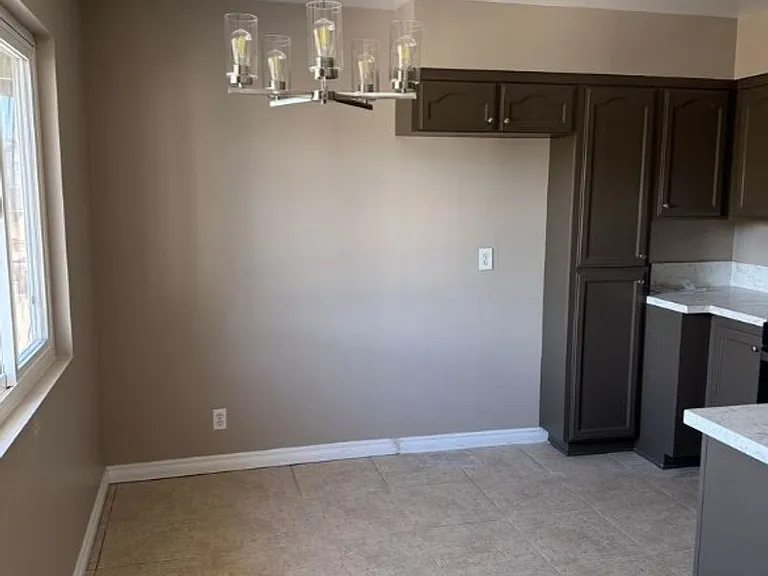 405 S Kroeger St — Photo 10