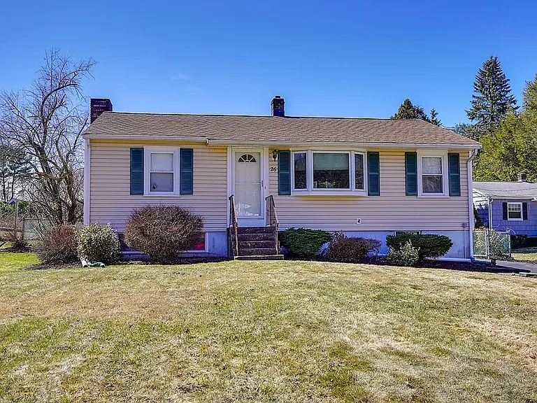 26 Old Colony Rd — Photo 1