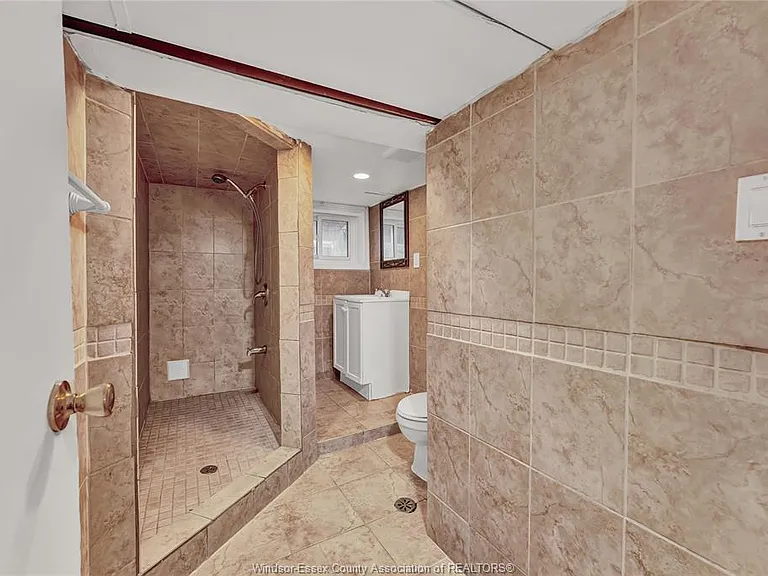 1236 Marentette Ave #LOWER — Photo 14