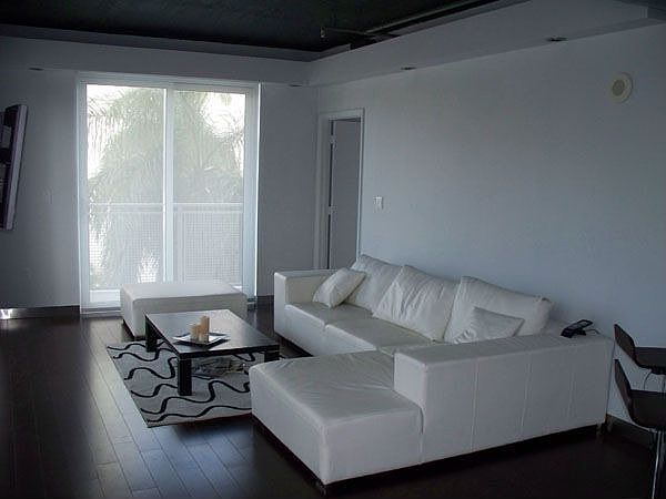1st image of 455 NE 25th St APT 406
