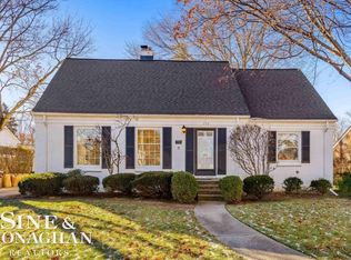 773 Hawthorne Rd, Grosse Pointe Woods, MI 48236