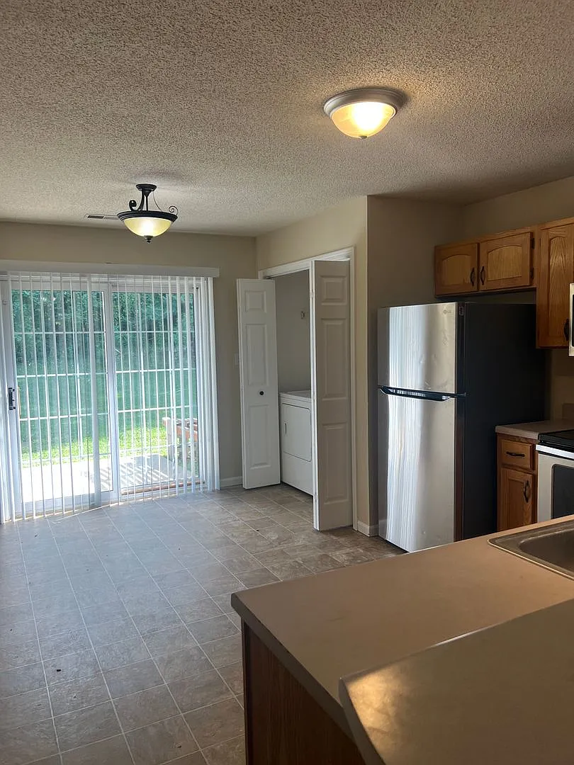 300-302 Nikki Way — Photo 4