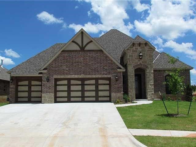 Exterior Front. WONDERFUL CURB APPEAL ON THIS CULDESAC LOT