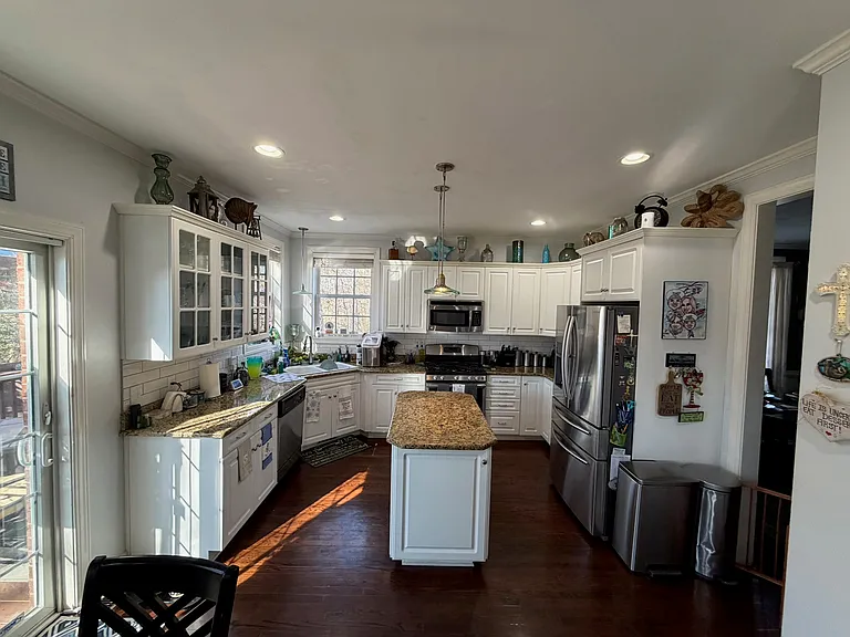 1812 Chaz Ct — Photo 2