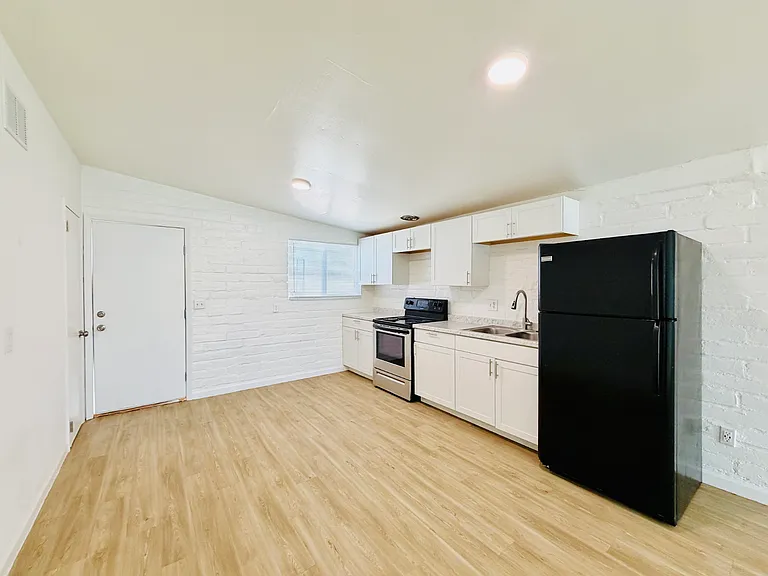 The Derby Apartments — Photo 2