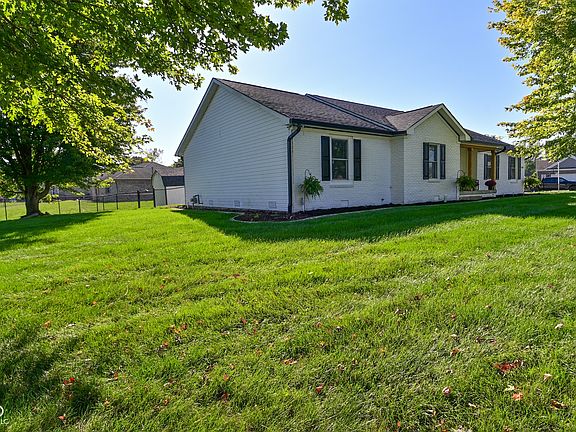 3rd image of 271 Eastview Dr