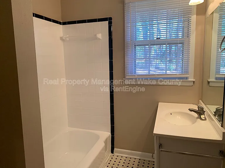 806 Chamberlain St — Photo 12