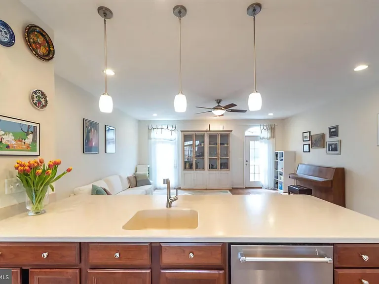 6931 Rolling Creek Way — Photo 5