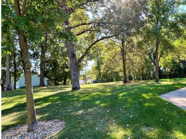 2719 Campus Ln, Albert Lea, MN 56007