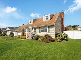 117 Midwood Avenue, Farmingdale, NY 11735