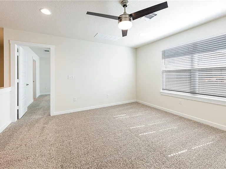 1848 Bonham Ln — Photo 15