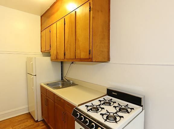 3rd image of 4641 N Paulina St #D403