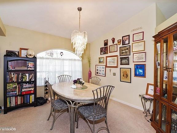 06_648SheridanWoodsDr_2_DiningRoom_LowRe