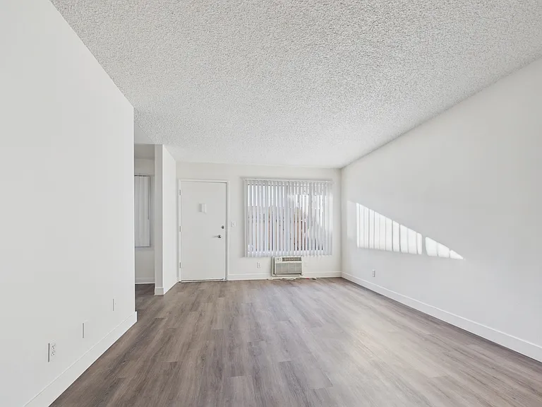 Cedar Court Apartments — Photo 15
