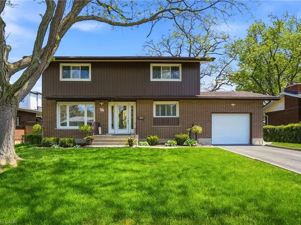17 Jasmin Cres, Saint Catharines, ON L2T 2B9