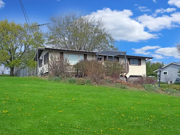 584 S Ward St, Stockton, IL 61085