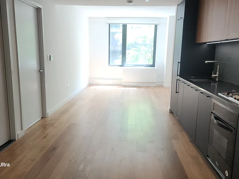 411 35th St #2G — Photo 1