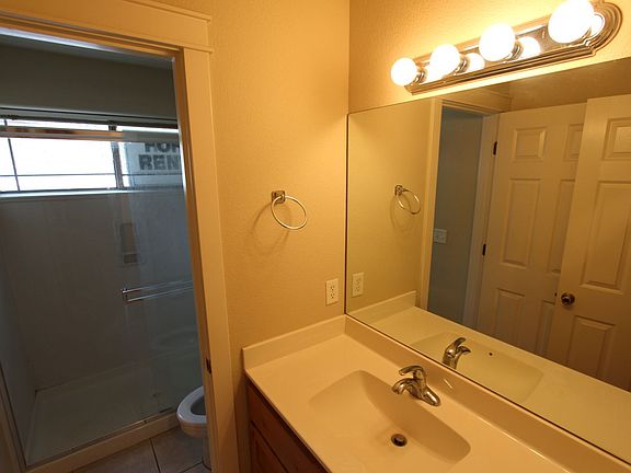 4th image of 32 E Calle Contenta