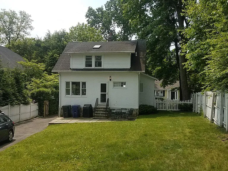 74 Sedgewick Ave — Photo 22