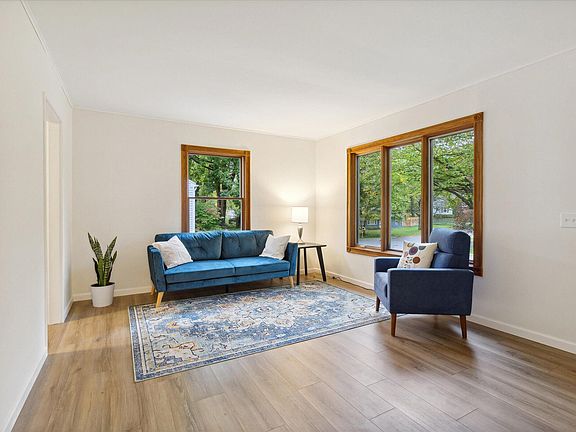 3rd image of 2302 Hillsdale Ave