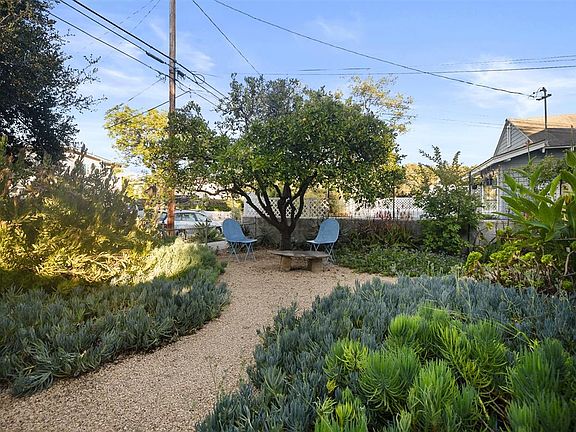 4th image of 2217 Oak Park Ln