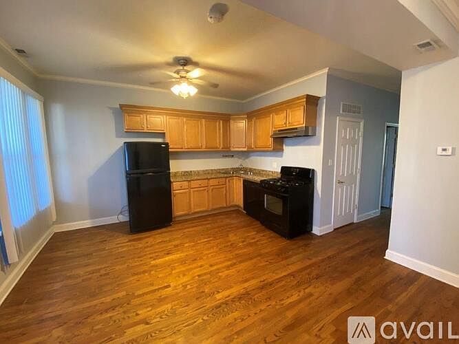 1st image of 927 N Mozart St #2