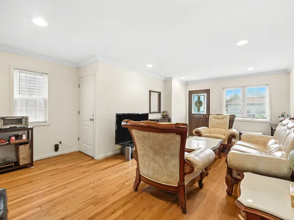 42-19 214th Place image 8 of 44