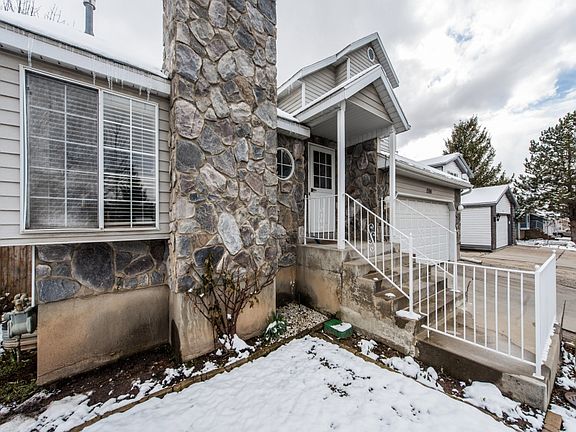 2nd image of 1594 E Amblewood Ln