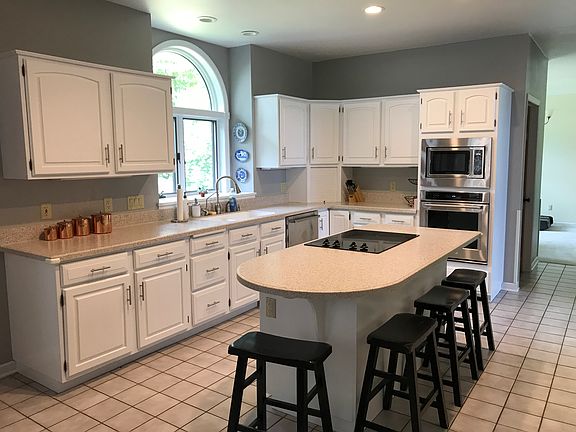 3rd image of 4625 Stonewood Dr