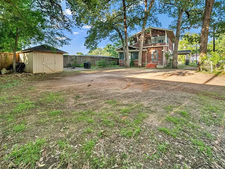 511 S Fannin Ave — Photo 33