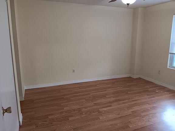 3rd image of 27A Pond Way