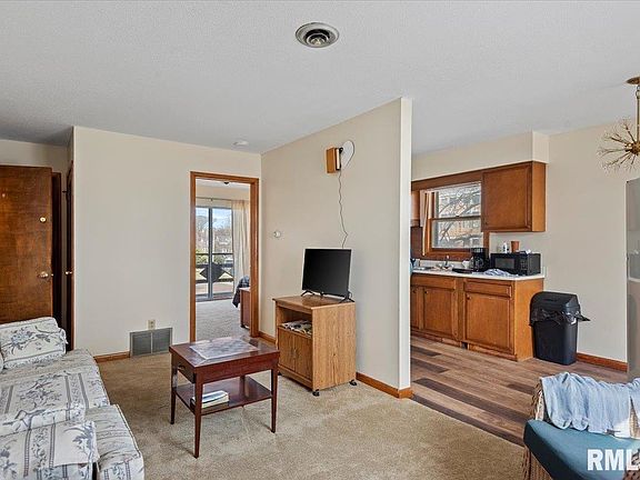 3rd image of 821 S Pasfield St