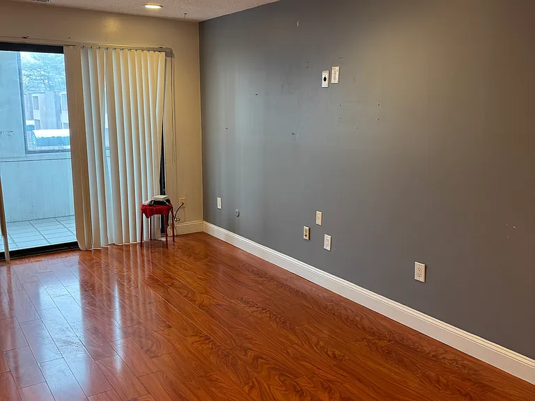 16 Shrewsbury Green Dr #I — Photo 3