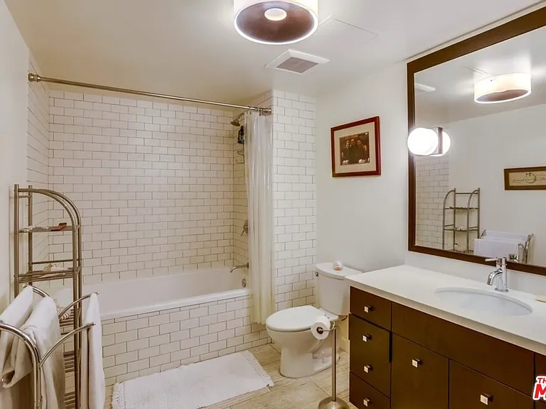 527 Molino St #310 — Photo 10