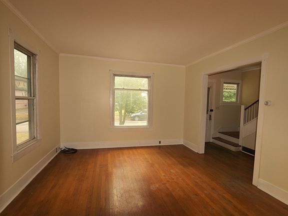 2nd image of 839 N Aurora St #839