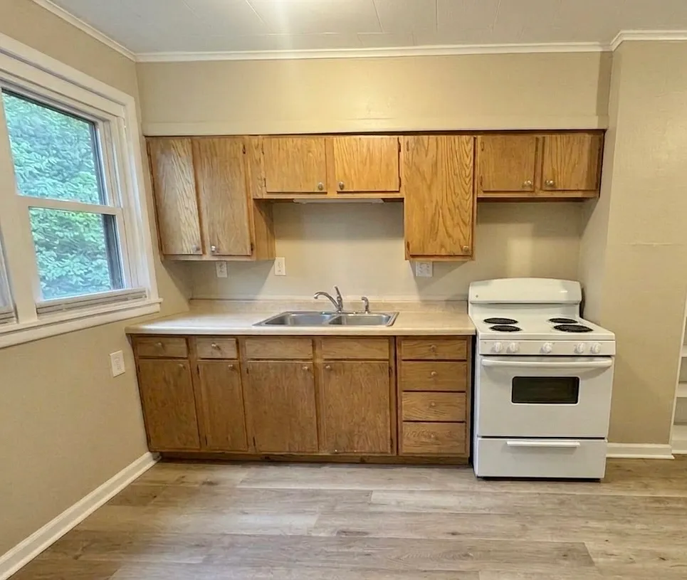 4 bed, 1224 sqft, $2,000 — Photo 2