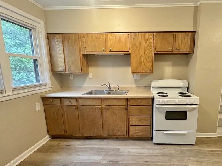 309 Marston Ct — Photo 5