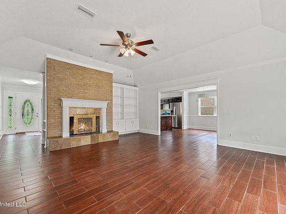 3rd image of 105 Laurie Ct