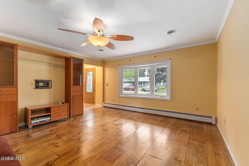 5th image of 14 Crownwood Lane