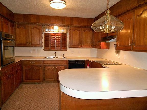 4th image of 4907 NW Meadowbrook Dr