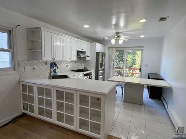 15 Henry Street image 1 of 10